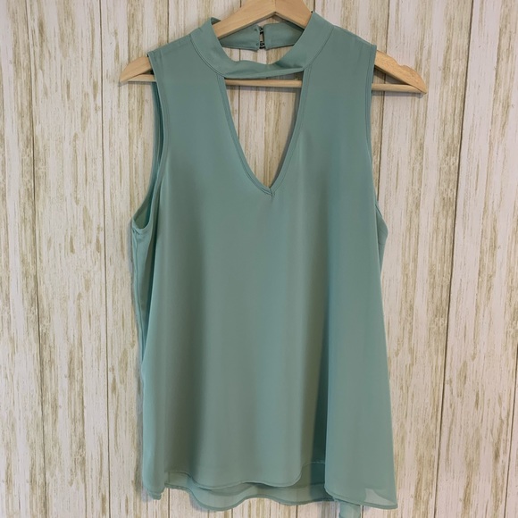 My Michelle Choker Neckline Tank NWT - Picture 2 of 4